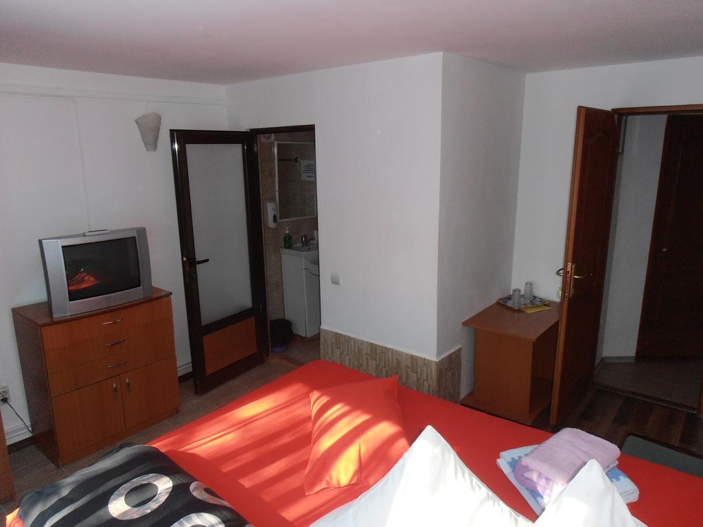 Pensiunea Sans Rival Iasi Habitación foto